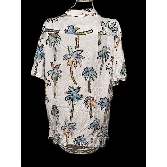 NEW WITH TAGS UO URBAN OUTFITTERS Gradient Palms Rayon Short Sleeve Button-Down - Picture 8 of 12